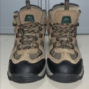 Outland Trail Hiking Boots